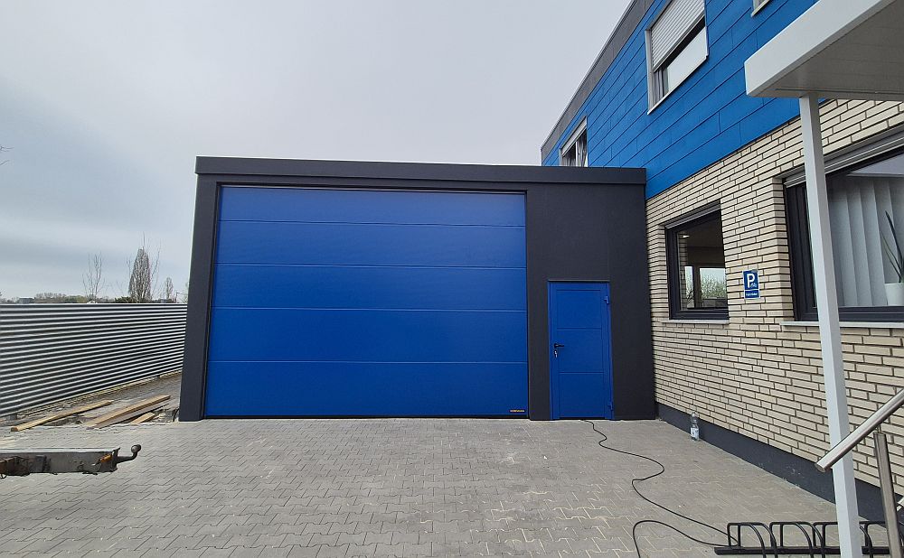 Stahlgarage mit Sektionaltor